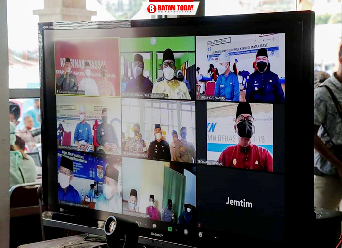 Para peserta zoom meeting tentang percepatan vaksinasi di sektor kecamatan